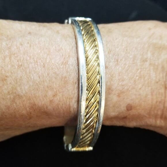 VTG - Unbranded 2 Tone Gold Silver 2 1/2 inch Cuff Bracelet - PO VGC - Picture 9 of 14